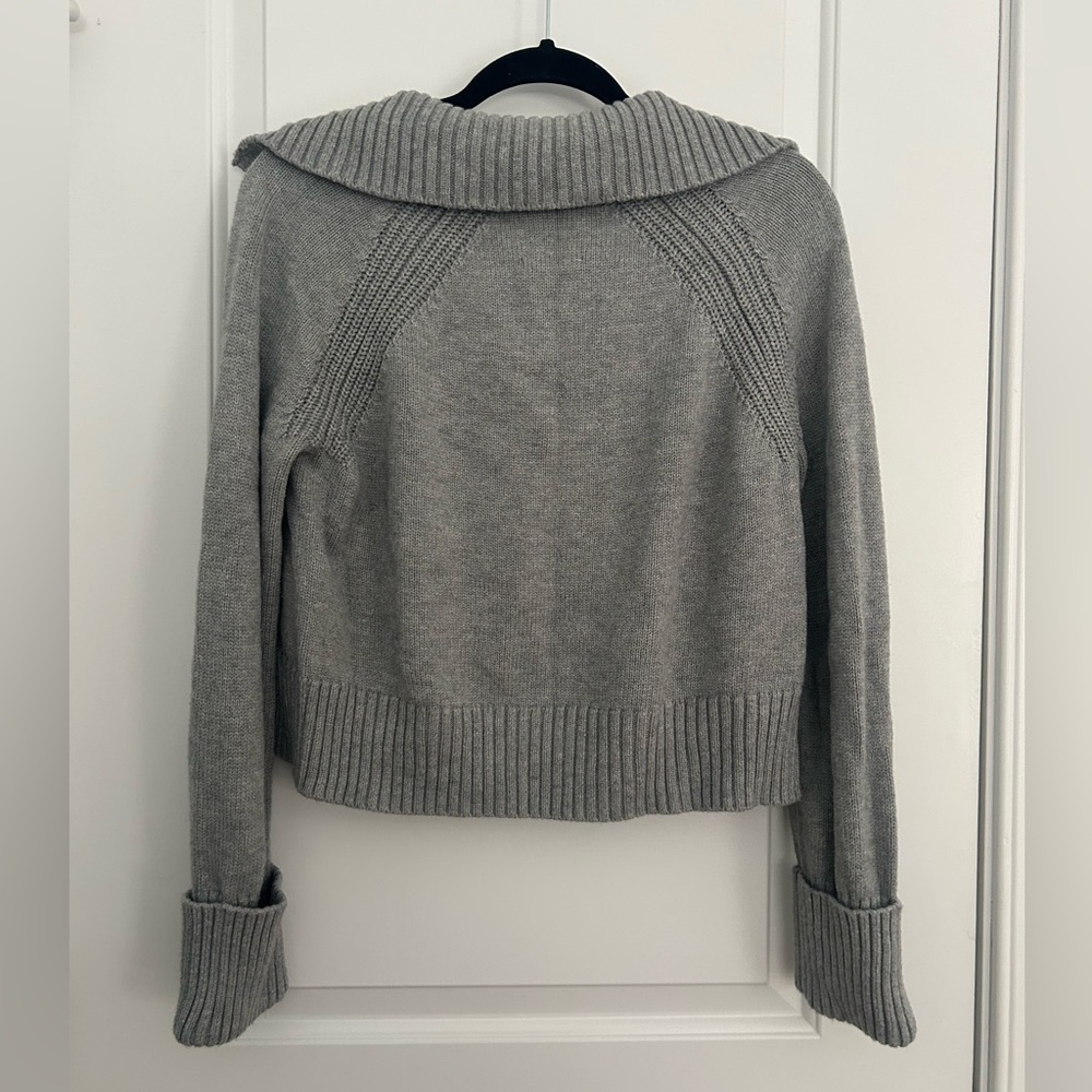 Abercrombie Gray Collar Sweater - Picture 3 of 4
